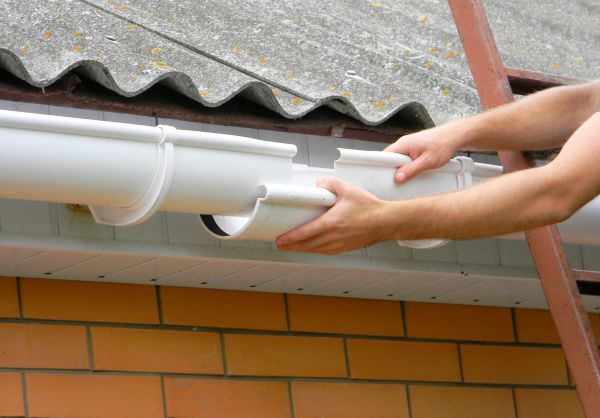 Gutter Hanging in Fayetteville